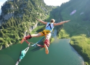 开云官方app入口-跨界风暴，广厦鏖战雷霆之夜，克莱欧冠赛场化身关键先生