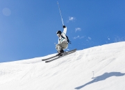 开云足球直播-东决关键战之夜，爱德华兹彻底打爆防线，新一代巨星就此诞生