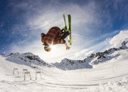 开云体育中国官网-双线战场，努涅斯爆发引领红军，乌克兰压制塞维利亚展现韧性