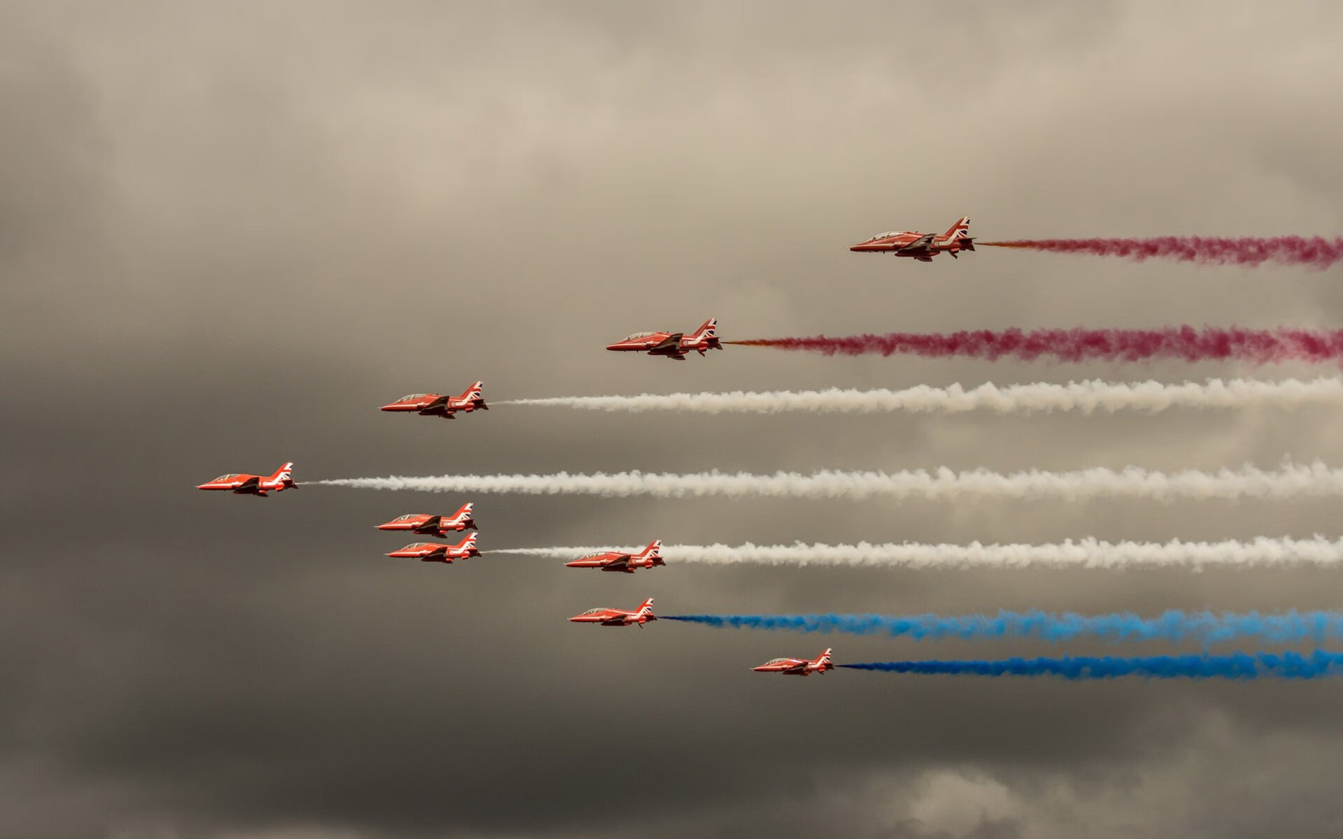 绝境中的蓝色火焰，苏亚雷斯末节封神，曼城惊险带走加纳